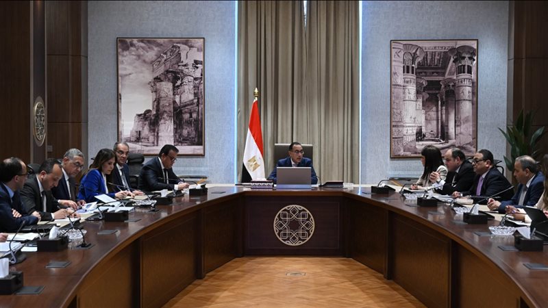 رئيس الوزراء يتابع