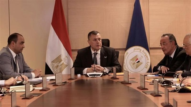 وزير الآثار،فيتو