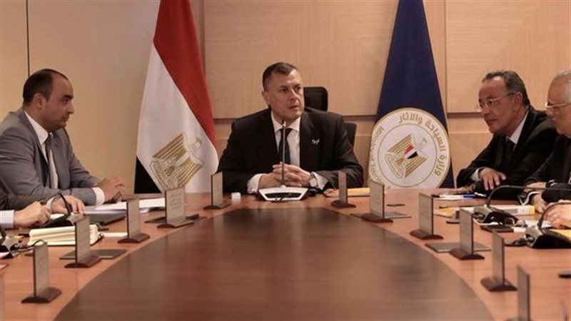وزير الآثار،فيتو