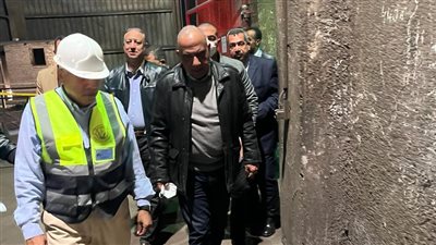 وزير قطاع الأعمال العام: إعادة تشغيل مصنع السبائك لإنتاج السيليكون منجنيز (صور)