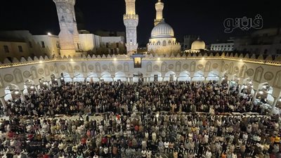سعيا للفوز بليلة القدر، الجامع الأزهر كامل العدد في صلاة التراويح بليلة 27 رمضان (فيديو وصور)