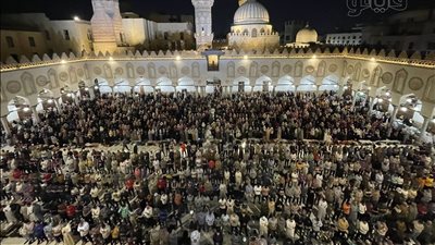 دعاء اللهم أنصر غزة يهز الجامع الأزهر في ليلة السابع والعشرين من رمضان (فيديو وصور)
