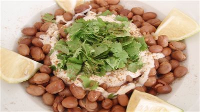 طريقة عمل فول بالحمص للسحور، طبق لذيذ مكتمل العناصر