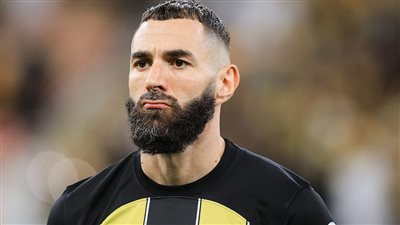 خطوة إدارية تؤجل تجديد عقد كريم بنزيما مع اتحاد جدة