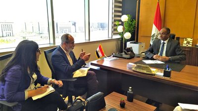 وزير الإسكان يتابع آليات التعاون مع البنك الدولي بمشروعات مياه الشرب والصرف الصحي