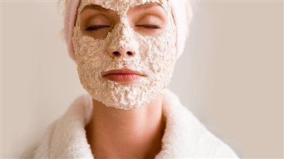 طرق العناية بالبشرة، بكل أنواعها في البيت قبل العيد