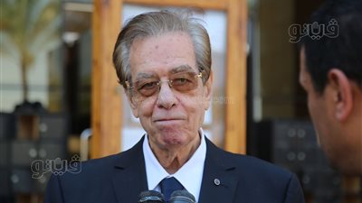 عدلى حسين وطاهر أبو زيد وأبو العينين في جنازة فتحى سرور (صور)