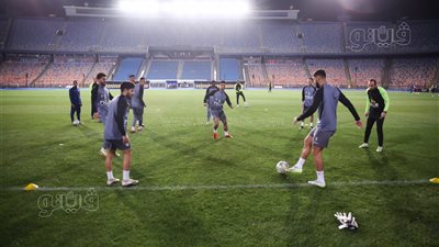 سبب تواجد عمر عبد العزيز في معسكر الزمالك رغم عدم قيده أفريقيا 