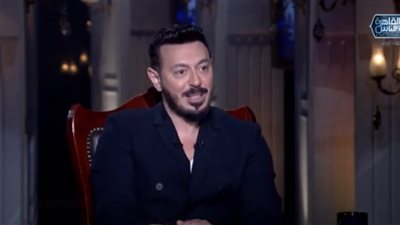 تتجوز واحدة بتحبها مبتخلفش ولا ست مبتحبهاش وبتخلف؟ مصطفى شعبان يرد (فيديو)