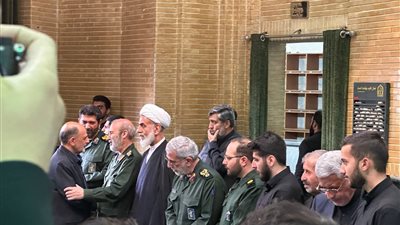 قائد فيلق القدس وكبار العسكريين الإيرانيين يشاركون بمجلس عزاء ضحايا القنصلية في دمشق (صور)