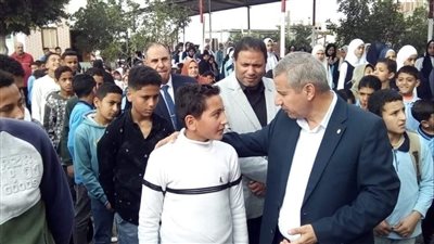 مدير تعليم دمياط يطالب بتوعية الطلاب بكيفية التعامل مع الأزمات والكوارث 