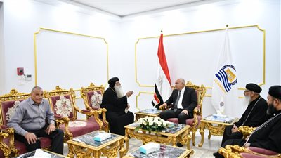 محافظ قنا يستقبل وفد من مطرانية نجع حمادي ودشنا للتهنئة بعيد الفطر (صور)