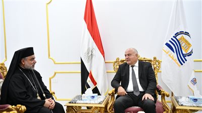 محافظ قنا يستقبل وفدًا من المطرانية لتقديم التهنئة بعيد الفطر 