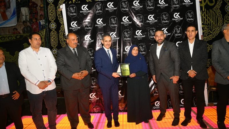 محافظ الغربية يكرم