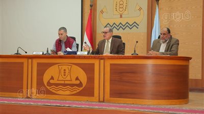 محافظ كفر الشيخ يناقش تنفيذ قانون التصالح الجديد 