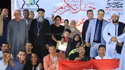 الأمهات المثاليات، قبطي  بالأقصر يهدي سيدة مسلمة رحلة عمرة وأخرى قبطية رحلة للقدس (صور)