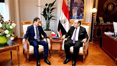وزير التجارة: حريصون على الاستفادة من الخبرات الفرنسية في توطين صناعات السيارات والبتروكيماويات والأدوية