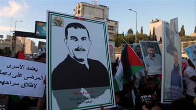 معتقل منذ 38 عاما ويعانى من السرطان، قصة الأسير الفلسطيني وليد دقة من السجن إلى القبر