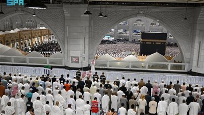 ‏أكثر من مليونين ونصف المليون معتمر يشهدون ختم القرآن‬ الكريم بالمسجد الحرام (صور)