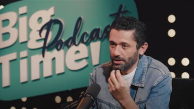 كريم محمود عبد العزيز يكشف كواليس لقاء جمعه بأبيه وأحمد زكي (فيديو)