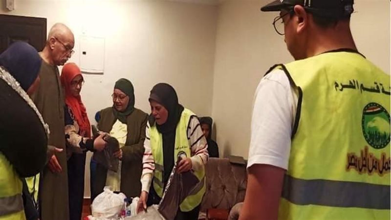 توزيع ملابس العيد
