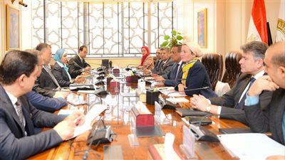 3 وزراء يناقشون تطبيق منظومة التخلص الآمن من المخلفات بالمنشآت السياحية