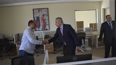 وزير العمل يهنئ العاملين في الوزارة بعيد الفطر المبارك (صور) 