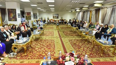 محافظ أسيوط يلتقي خريجات الأكاديمية الوطنية ببرنامج المرأة تقود 