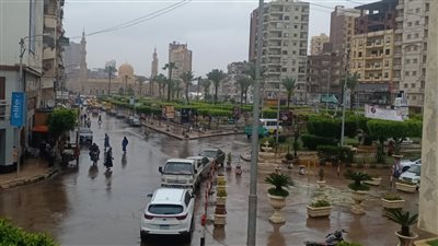 محافظ كفر الشيخ يتابع جهود كسح مياه الأمطار 