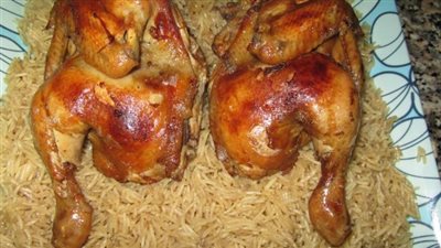 طريقة عمل دجاج محشي بنكهة الفحم، مميز على الإفطار 