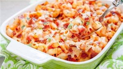 طريقة عمل المكرونة بالدجاج والجبن، أكلة سريعة وخفيفة آخر يوم في رمضان 