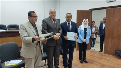 رئيس جامعة القناة يُسلم شهادات برنامج التأهيل لشغل الوظائف القيادية (صور) 