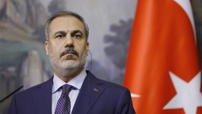 وزير الخارجية التركي يكشف تفاصيل اللحظات الأخيرة قبل مغادرة الأسد 