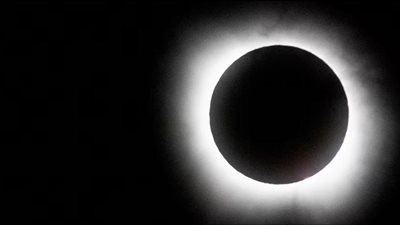 عجائب صنع الله في الكون، 10 صور ترصد كسوف الشمس بالعالم