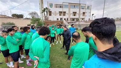 محمد عودة يجتمع بلاعبي المقاولون العرب استعدادا لمواجهة بيراميدز