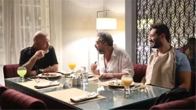 طارق عبد العزيز من