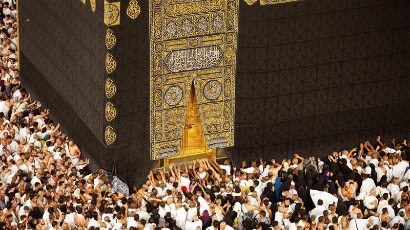 حكم حج الرجل عن أخته