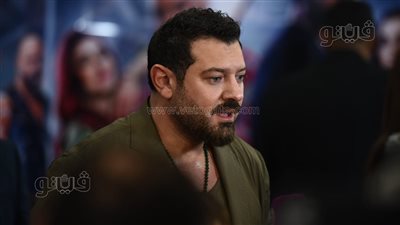 عمرو يوسف ودينا الشربيني يحتفلان سويا بالعرض الخاص لفيلم شقو (صور)