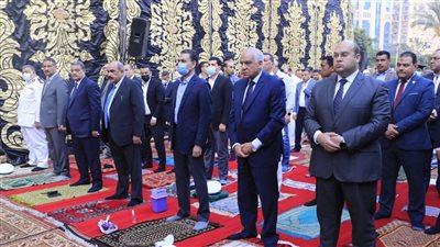محافظ الجيزة يؤدي صلاة العيد بمسجد مصطفى محمود ويوجه رؤساء الأحياء بحملات النظافة
