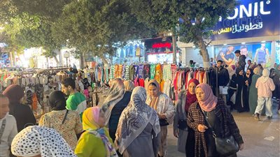 زحام شديد على شوارع الكوربة وروكسي في ليلة عيد الفطر المبارك (صور)