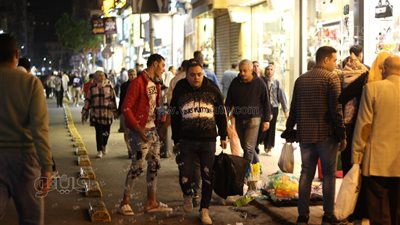 احتفال العائلات في وسط البلد بليلة عيد الفطر المبارك (صور)