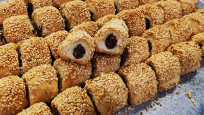 طريقة عمل كعب الغزال، قدميها مع الشاي في العيد 