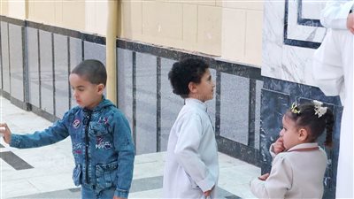 بضحكات الفرح وتكبيرات العيد، سيطرة الأطفال على مشاهد صلاة العيد بمطروح (صور)