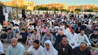 أعداد غفيرة، الآلاف يؤدون صلاة عيد الفطر بمساجد الوادي الجديد (فيديو وصور)