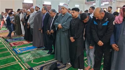 أطفال شمال سيناء يشاركون الكبار في صلاة عيد الفطر بالساحات والمساجد (صور)