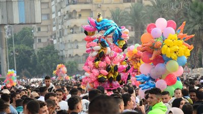 حاجة تانية، احتفالات بعيد الفطر المبارك في جامع عمرو بن العاص بعد انتهاء الصلاة (صور)