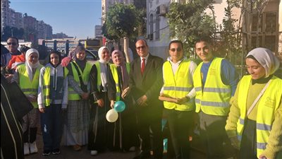 وكيل التضامن بالدقهلية ومتطوعو الجمعيات الأهلية يوزعون الهدايا على المواطنين (صور) 