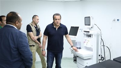 وزير الصحة يتفقد مستشفى محلة مرحوم التخصصي ويشيد بجودتها 