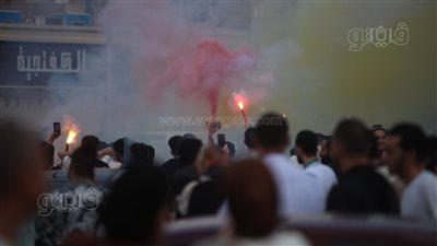 شماريخ وبلالين وسيلفي، شاهد احتفال المصلين بعيد الفطر بمسجد الصديق بمصر الجديدة (صور) 