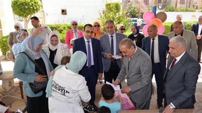 محافظ الإسماعيلية يحتفل بالعيد مع أبناء دار الرحمة لرعاية الفتيات والحضانة الإيوائية (صور) 